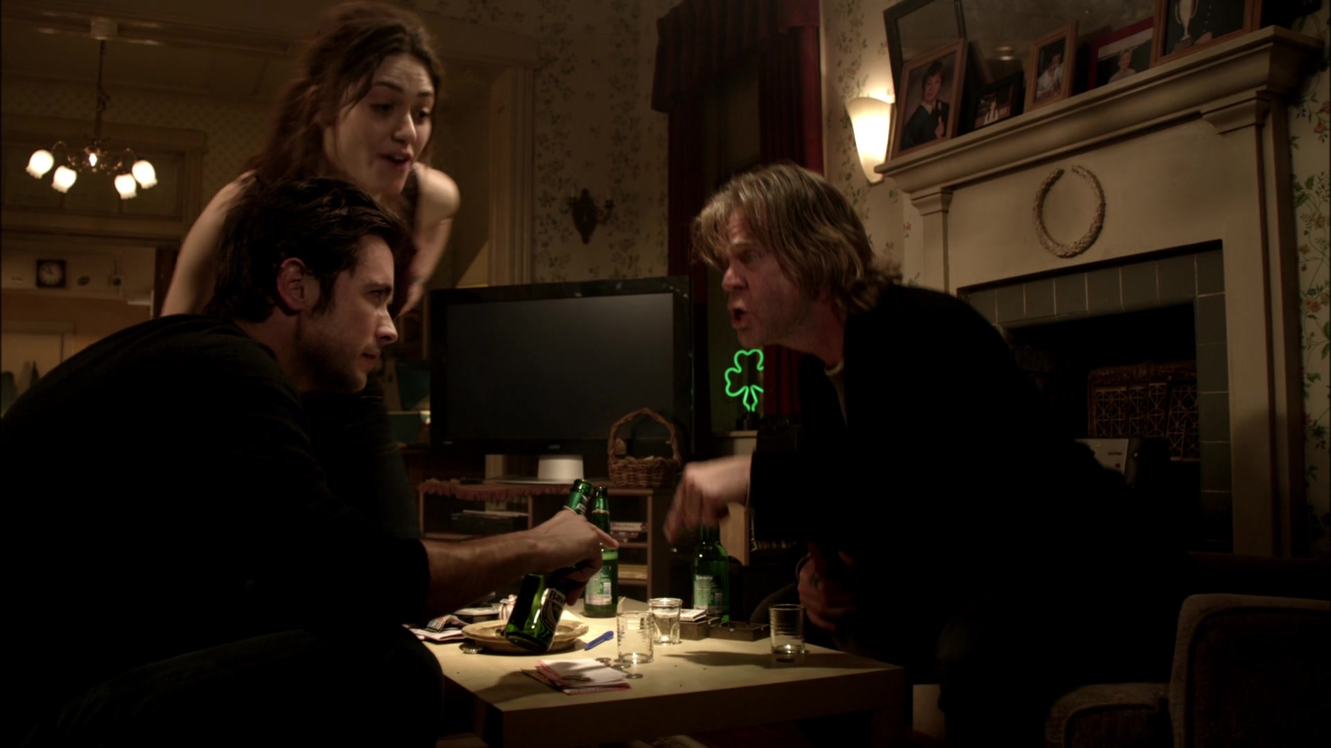 Shameless_US_S01E01_1080p_ERW_006772.jpg