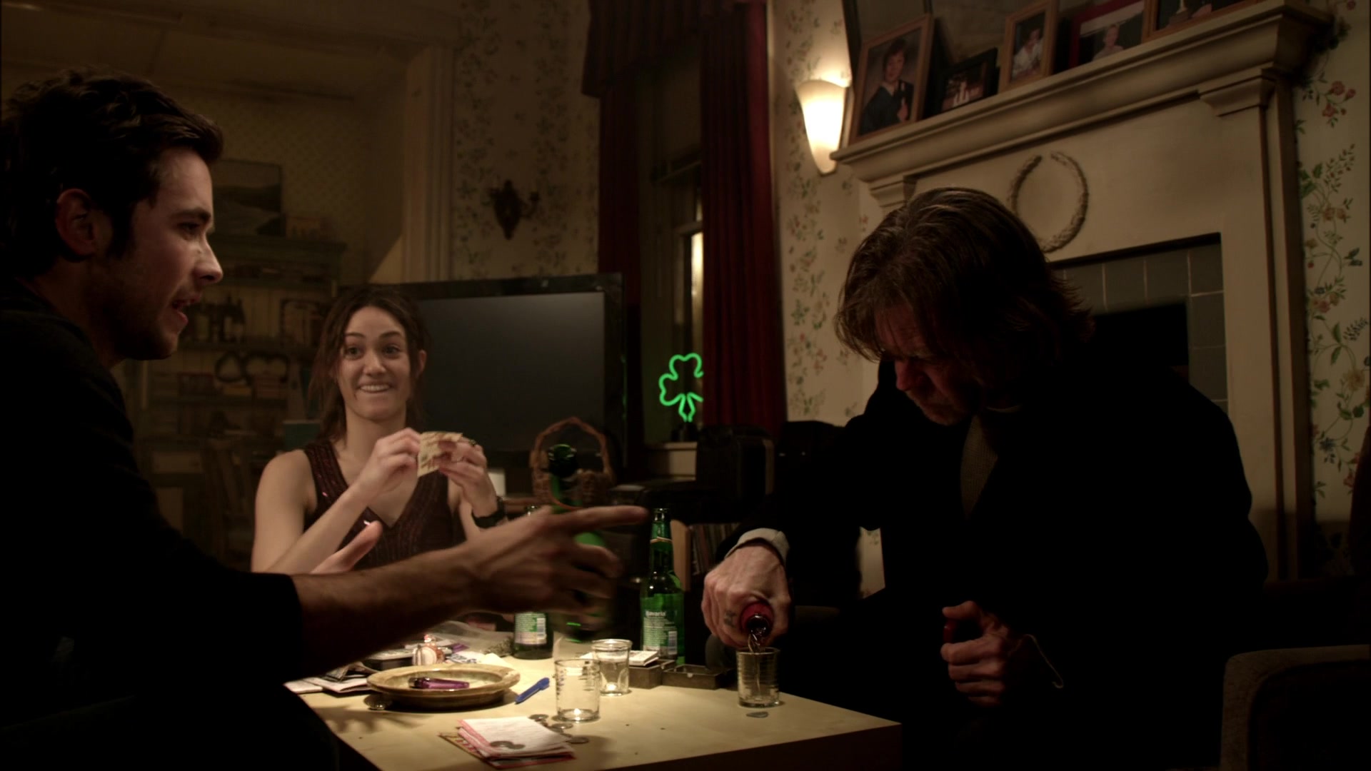 Shameless_US_S01E01_1080p_ERW_006788.jpg
