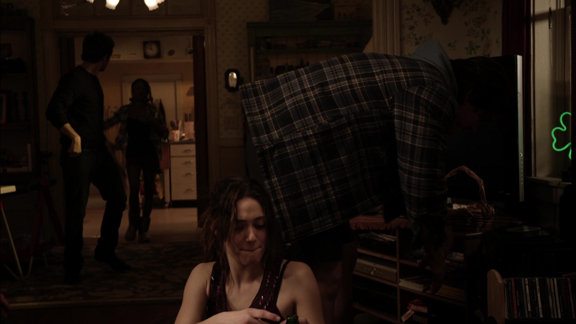 Shameless_US_S01E01_1080p_ERW_007111.jpg