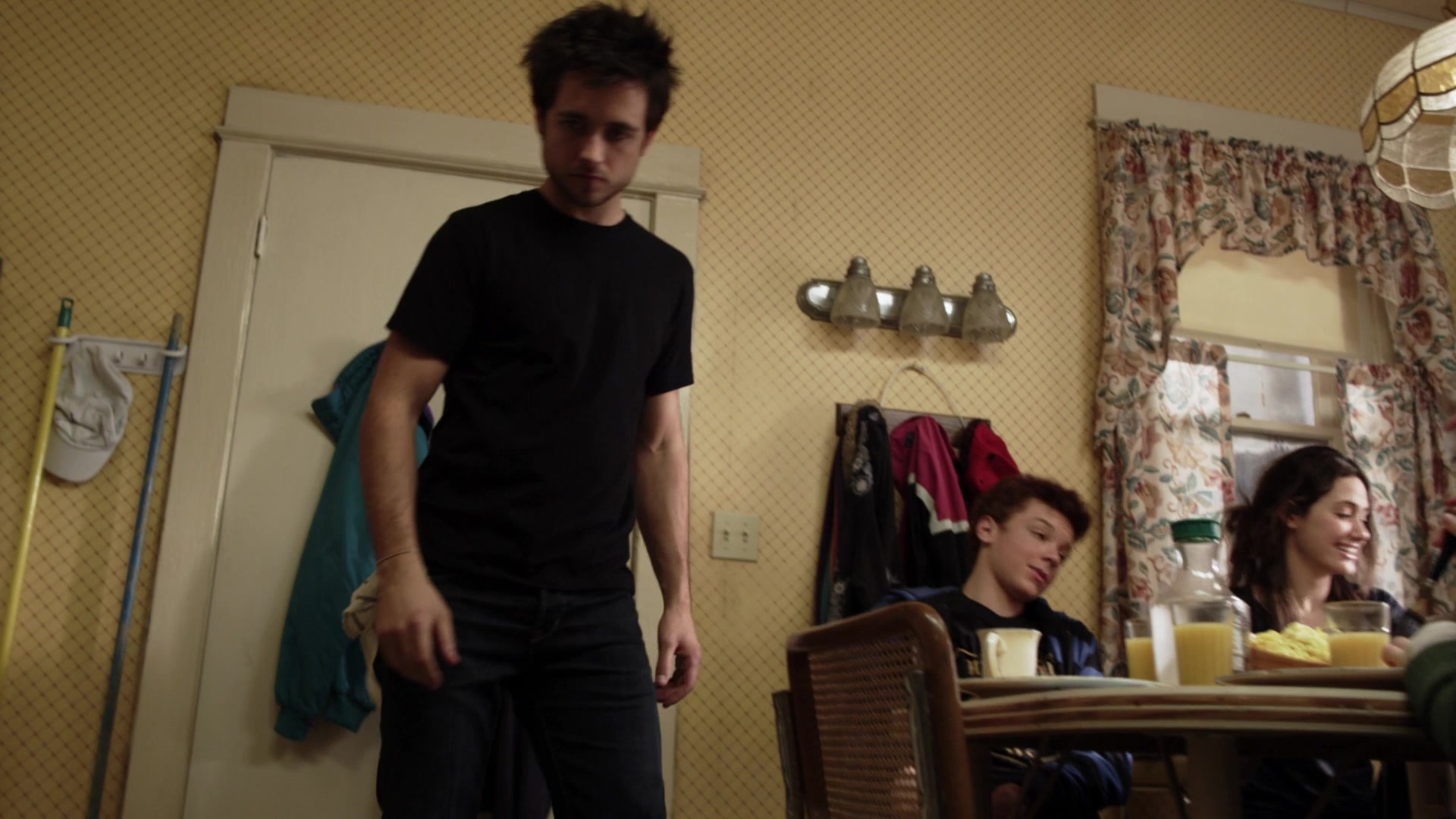 Shameless_US_S01E01_1080p_ERW_007799.jpg