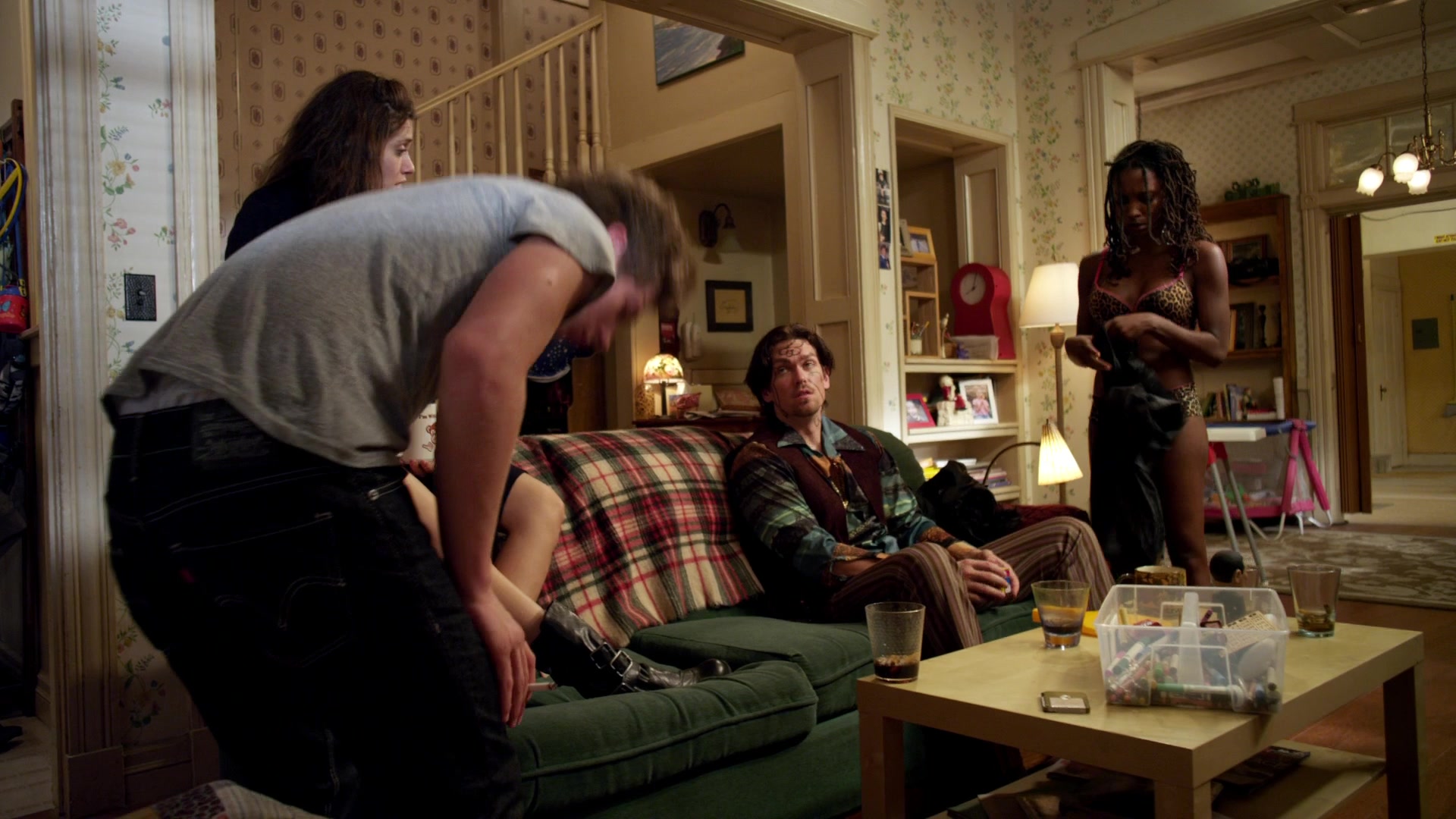 Shameless_US_S01E05_1080p_ERW_003960.jpg
