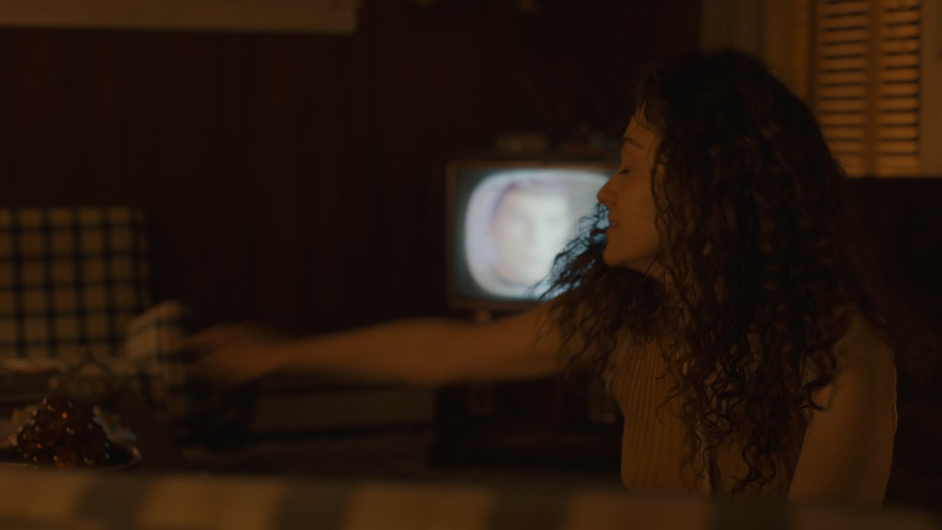 The_Crowded_Room_S01E05_Savior_1080p_ERW_002454.jpg