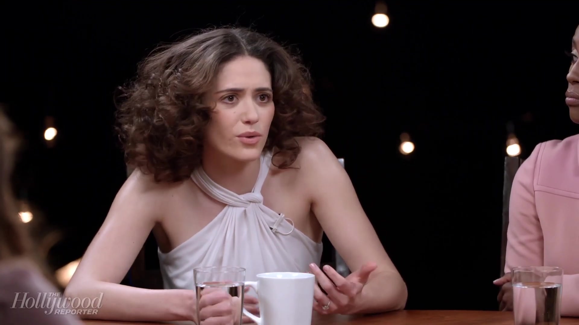 emmyrossumweb_comedyactressroundtable_hollywoodreporter17_000571.jpg