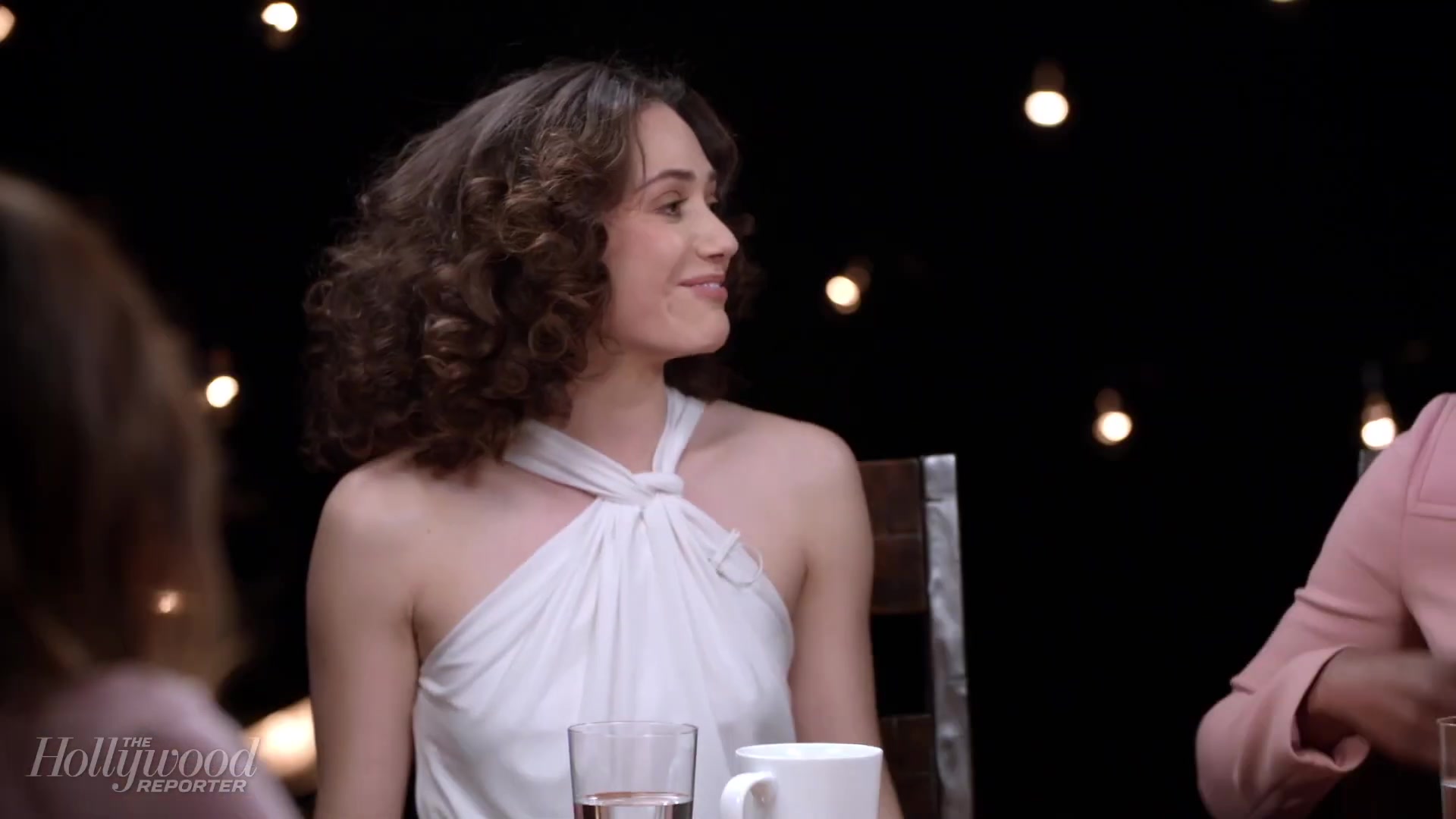 emmyrossumweb_comedyactressroundtable_hollywoodreporter17_002109.jpg