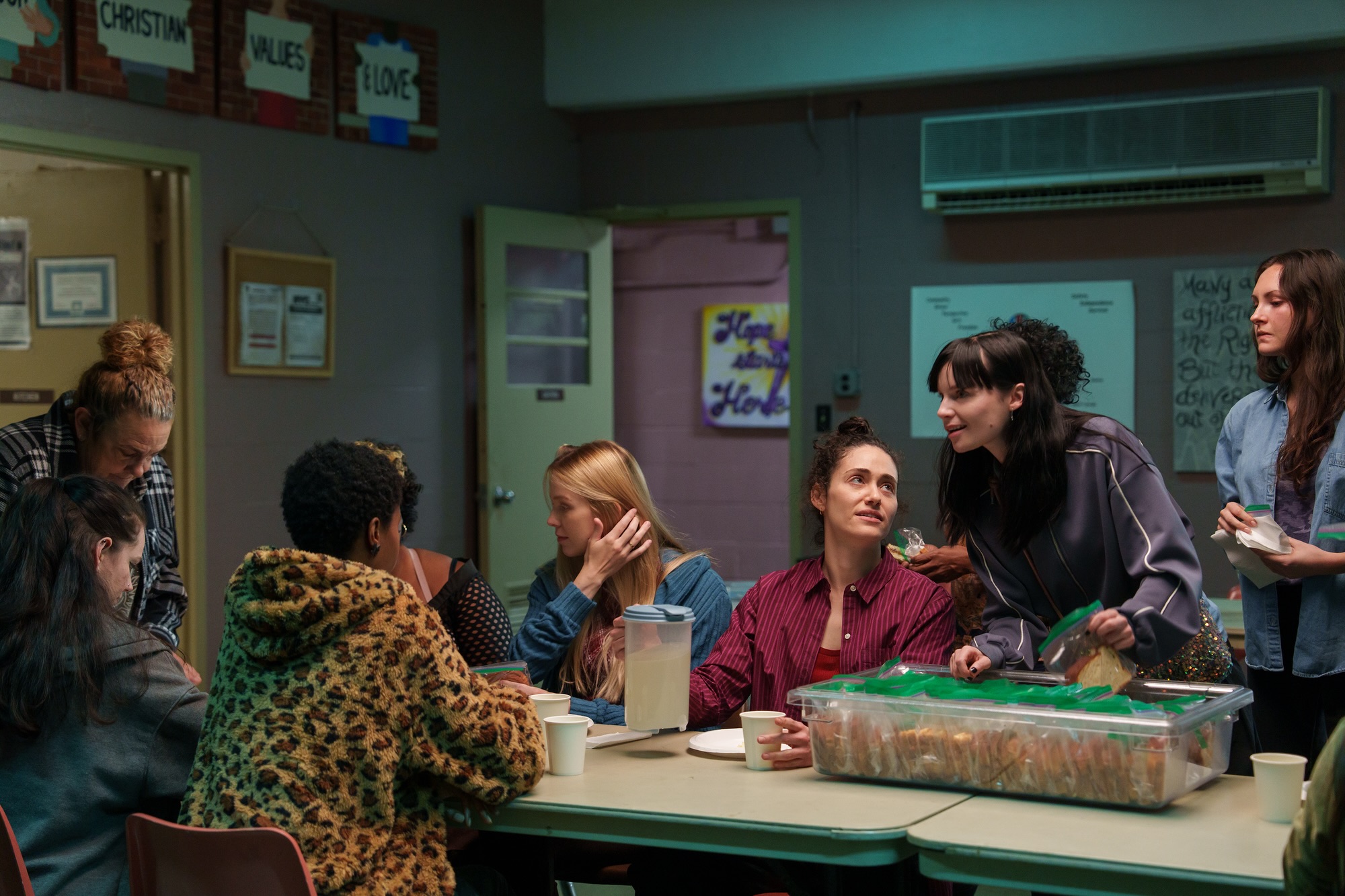 emmyrossumweb_furious_1x06_stills_28329.jpg