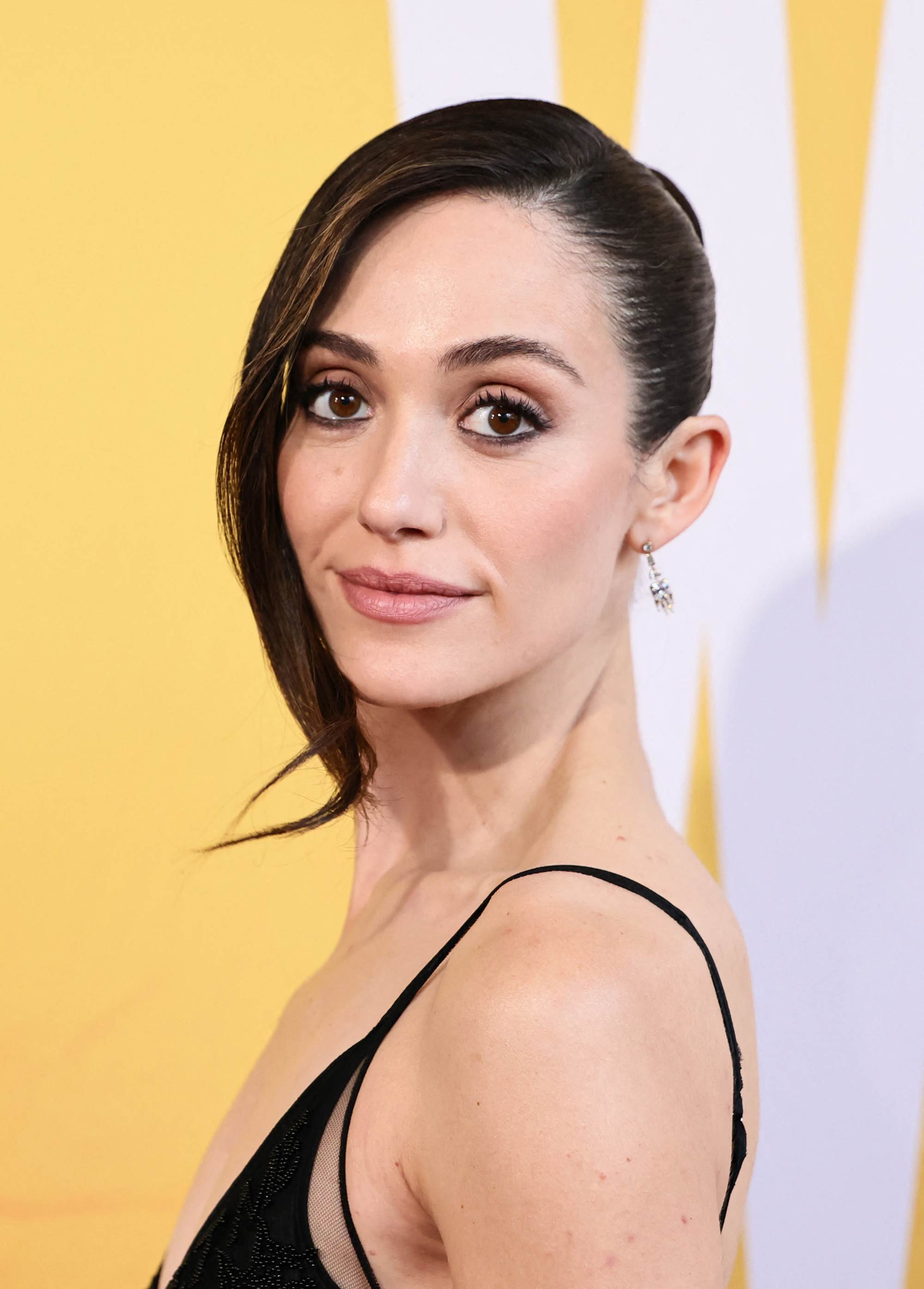 emmyrossumwweb_whoopimonologuesopeningnight__28329.jpg