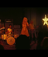 Angelyne_S01E01_Dream_Machine_1080p_ERW_002945.jpg