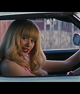 Angelyne_S01E01_Dream_Machine_1080p_ERW_004834.jpg