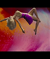 Angelyne_S01E03_Glow_in_the_Dark_Queen_of_the_Universe_1080p_ERW_004153.jpg