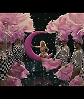 Angelyne_S01E03_Glow_in_the_Dark_Queen_of_the_Universe_1080p_ERW_005111.jpg