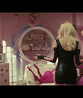 Angelyne_S01E04_The_Tease_1080p_ERW_001226.jpg