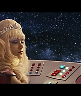 Angelyne_S01E05_Pink_Clouds_1080p_ERW_004802.jpg