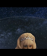 Angelyne_S01E05_Pink_Clouds_1080p_ERW_004813.jpg