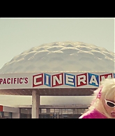 Angelyne_S01E05_Pink_Clouds_1080p_ERW_005094.jpg