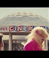 Angelyne_S01E05_Pink_Clouds_1080p_ERW_005095.jpg