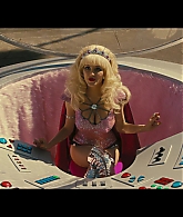 Angelyne_S01E05_Pink_Clouds_1080p_ERW_005410.jpg
