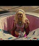 Angelyne_S01E05_Pink_Clouds_1080p_ERW_005414.jpg