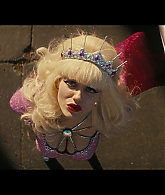 Angelyne_S01E05_Pink_Clouds_1080p_ERW_005540.jpg