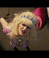 Angelyne_S01E05_Pink_Clouds_1080p_ERW_005544.jpg