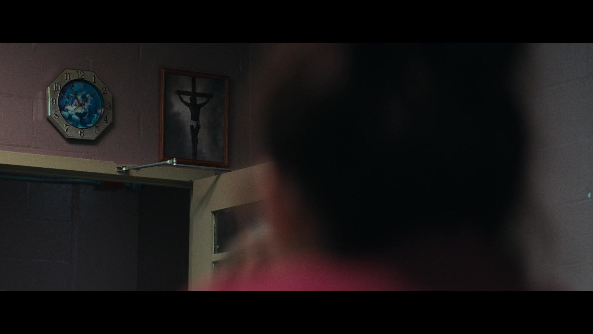 Furious_S01E06_They_Make_a_Noise_Like_Feathers_1080p_ERW_003032.jpg