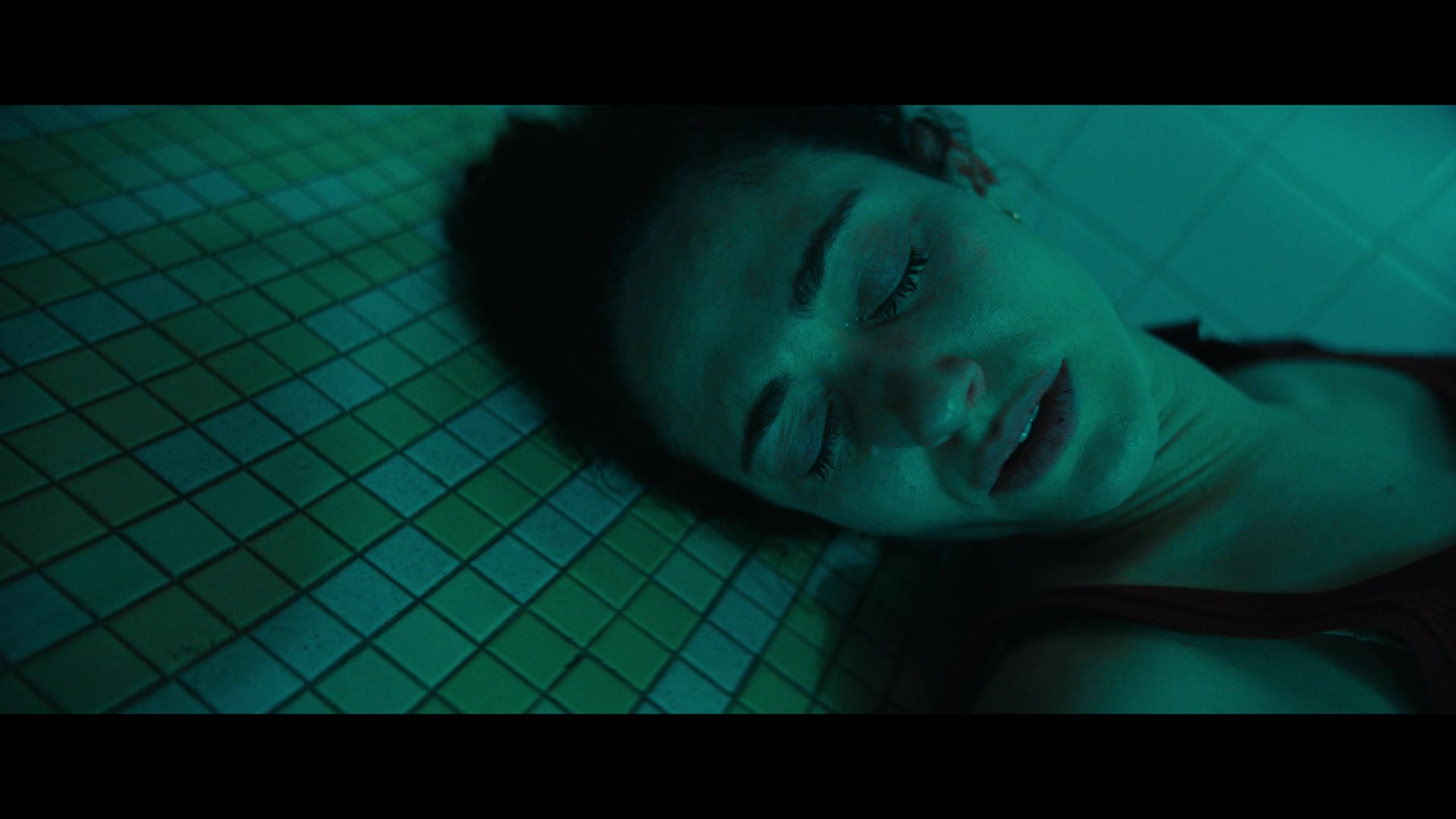 Furious_S01E06_They_Make_a_Noise_Like_Feathers_1080p_ERW_005730.jpg