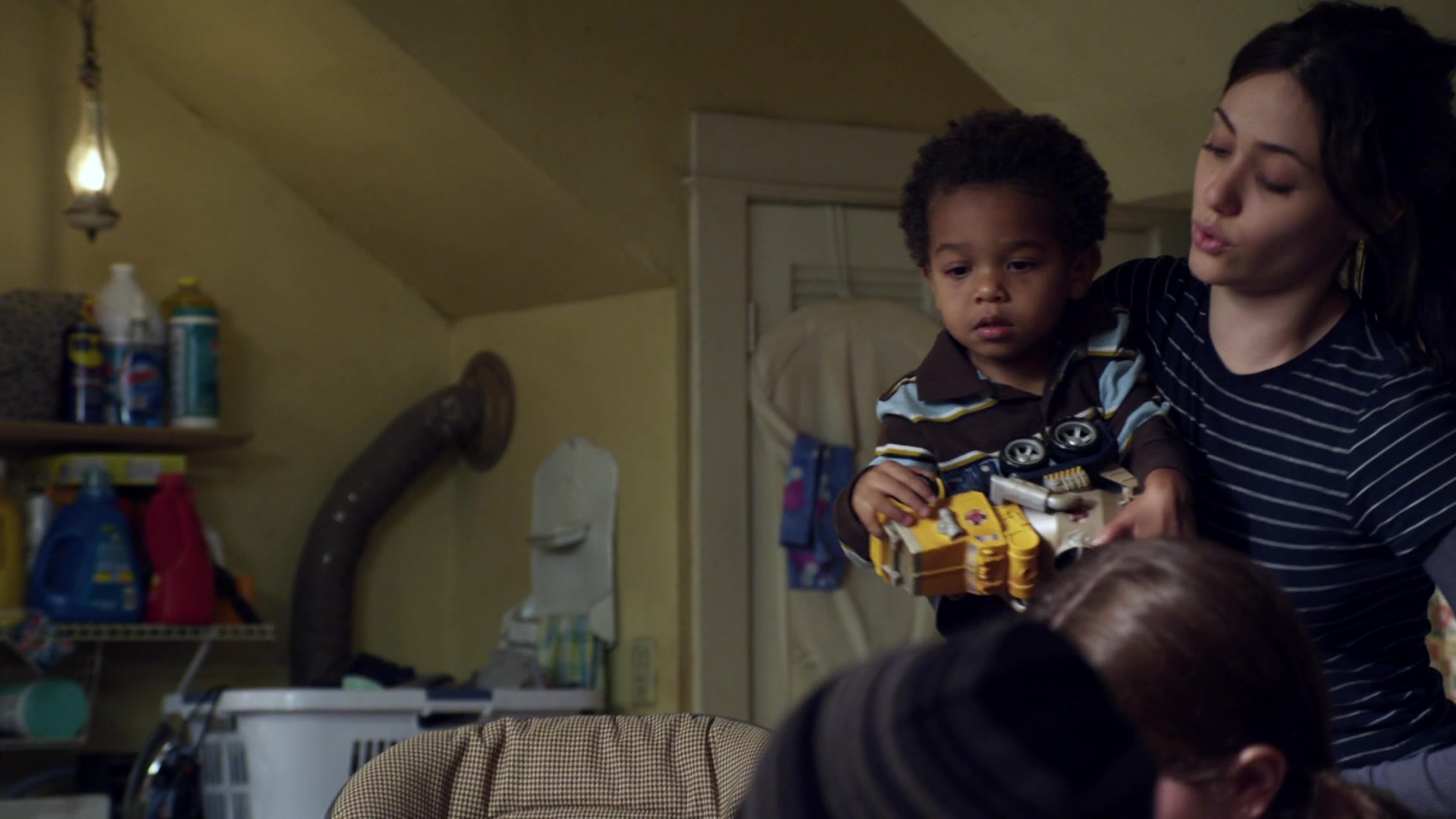 Shameless_US_S01E02_1080p_ERW_001556.jpg