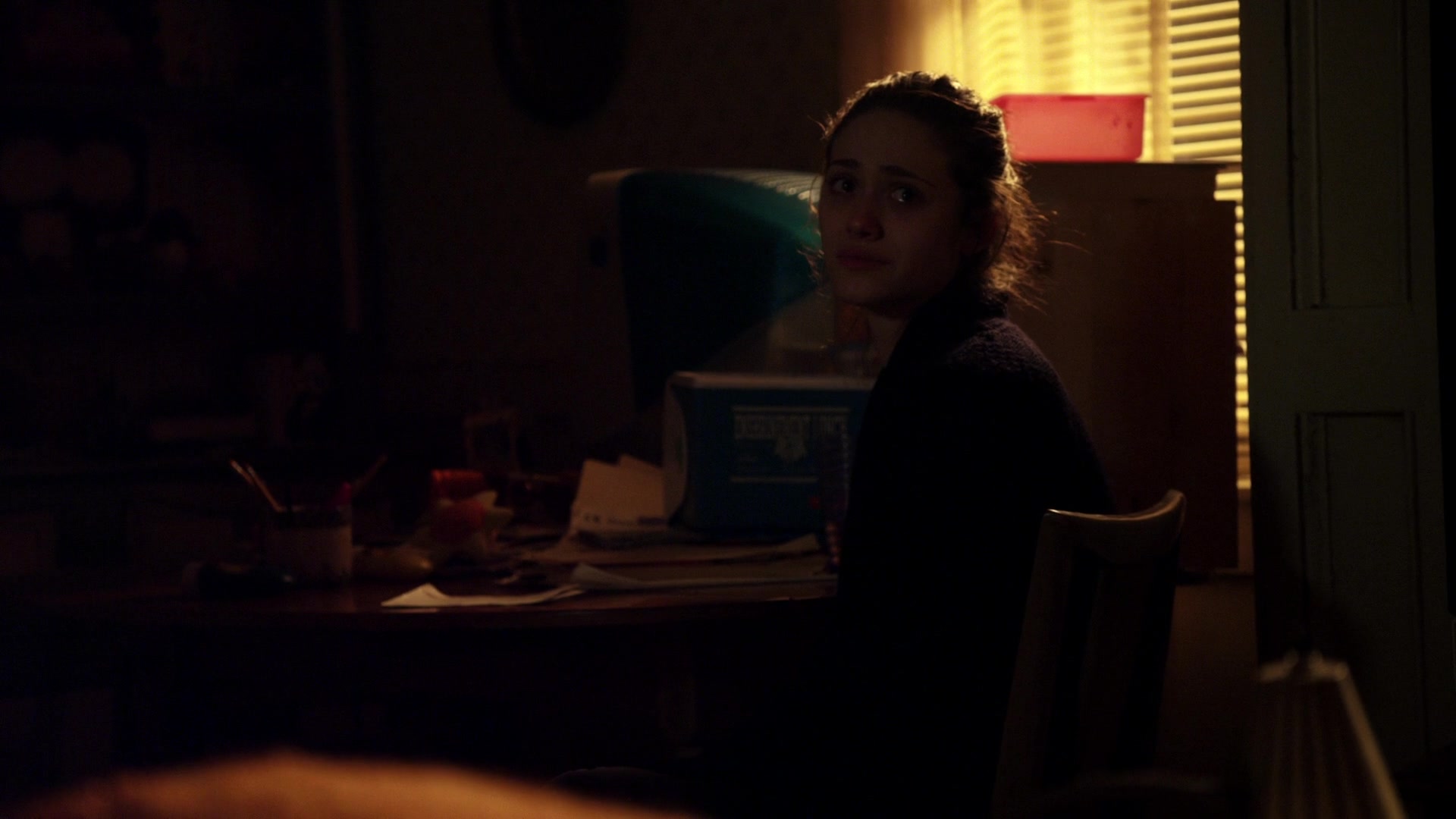 Shameless_US_S01E12_1080p_ERW_004916.jpg Shameless_US_S01E12_1080p_ERW_004916.jpg