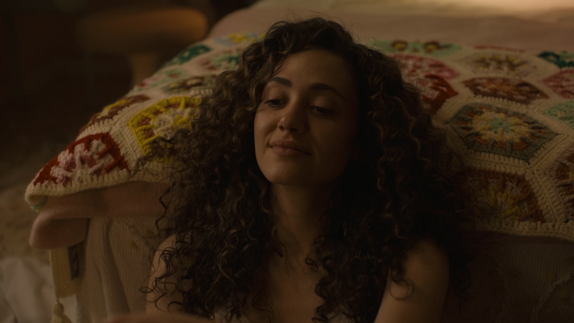 The_Crowded_Room_S01E05_Savior_1080p_ERW_001651.jpg