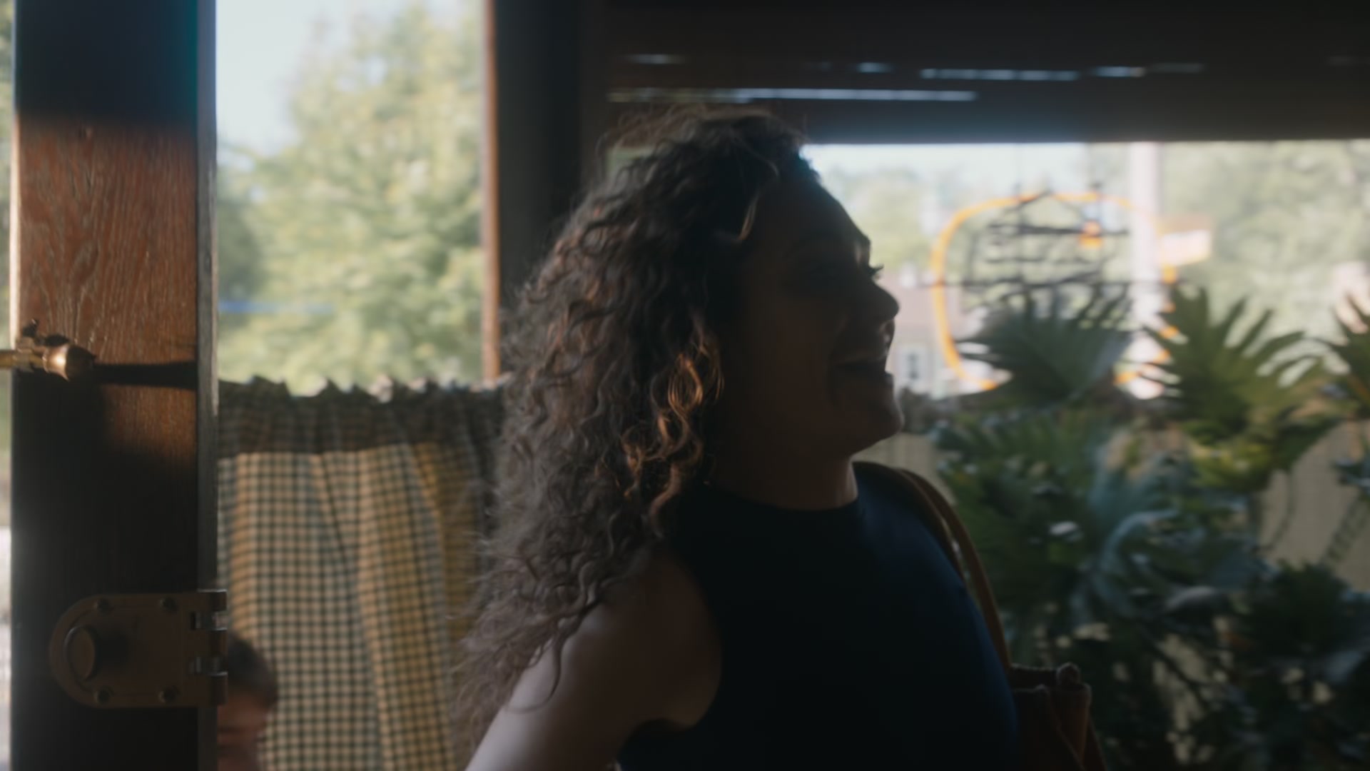 The_Crowded_Room_S01E05_Savior_1080p_ERW_001824.jpg