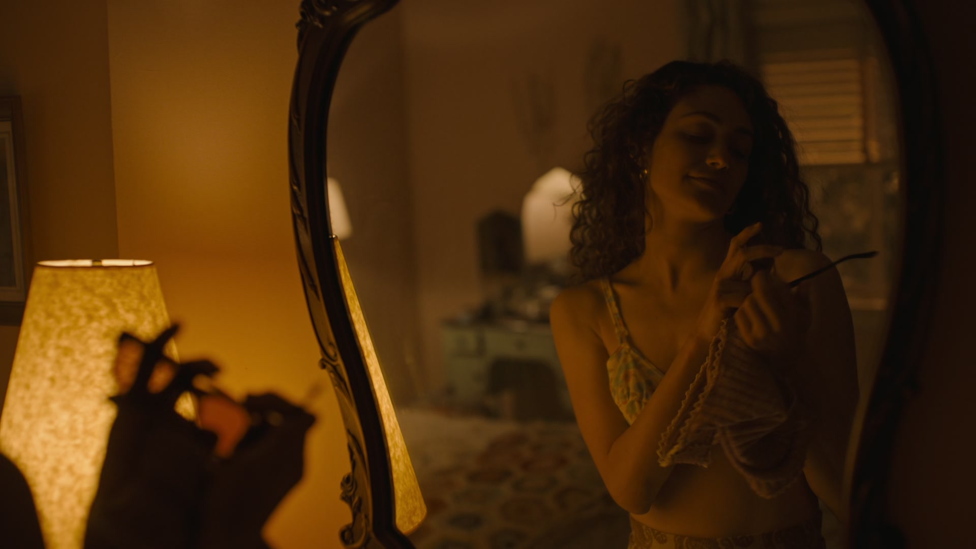 The_Crowded_Room_S01E05_Savior_1080p_ERW_003620.jpg