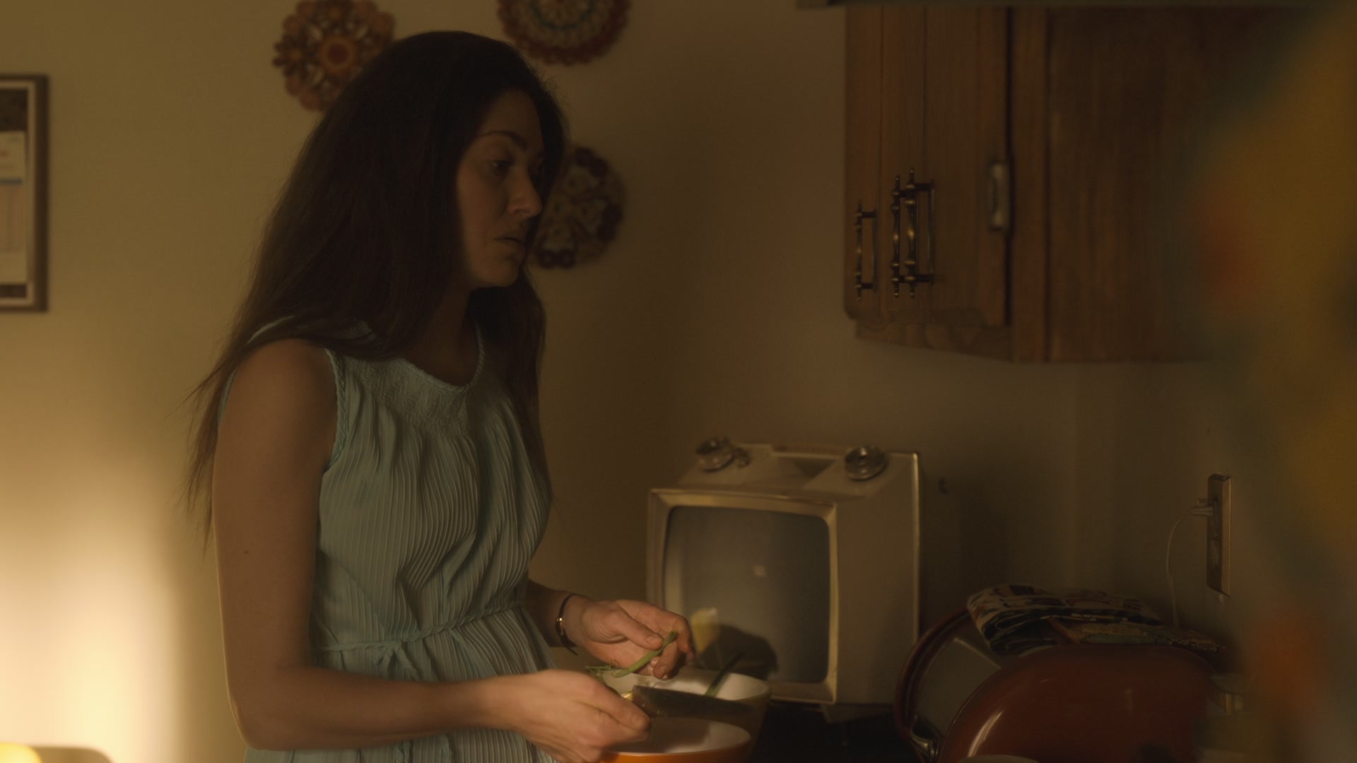 The_Crowded_Room_S01E09__Family_1080p_ERW_002702.jpg