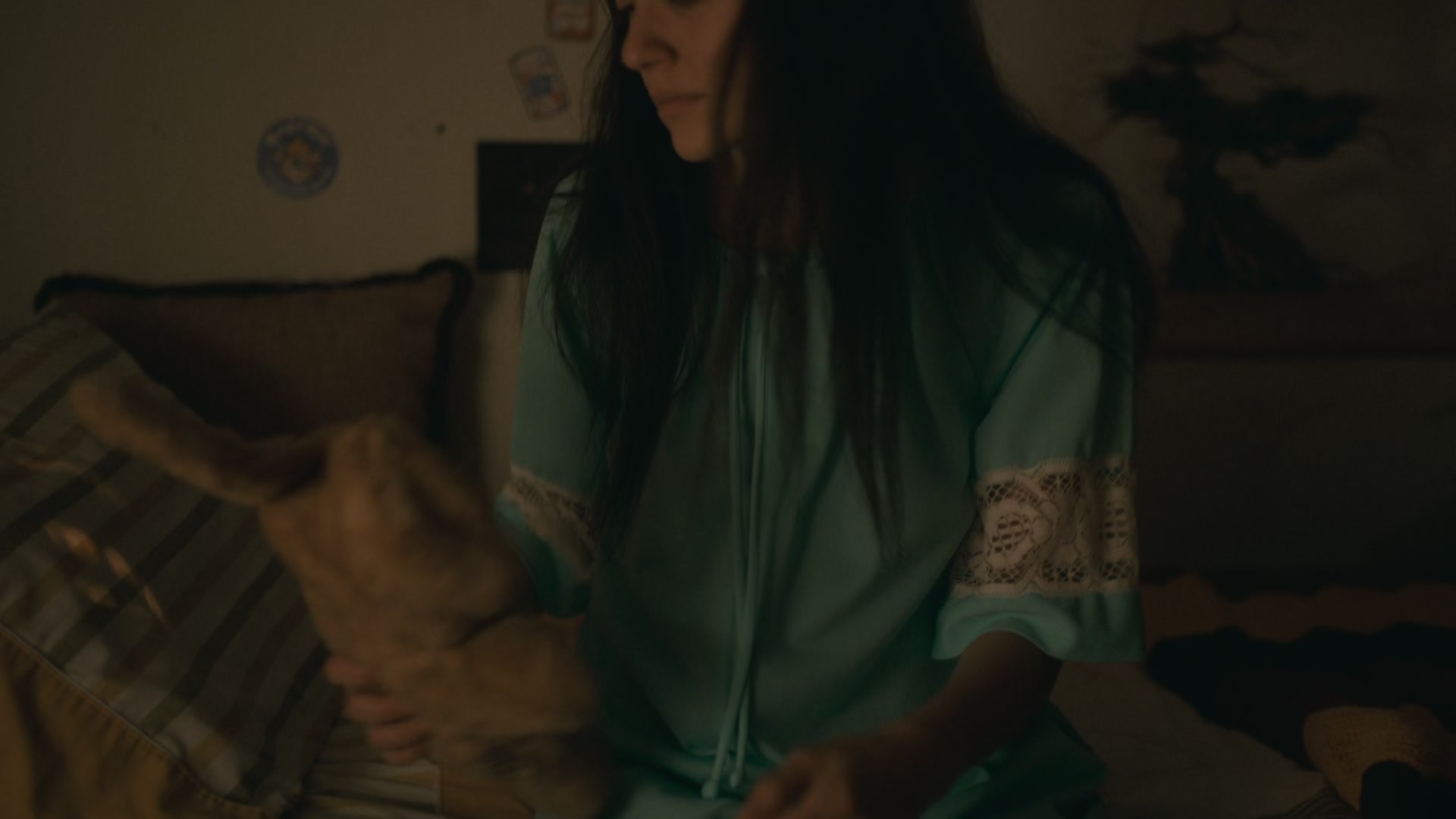 The_Crowded_Room_S01E09__Family_1080p_ERW_003973.jpg