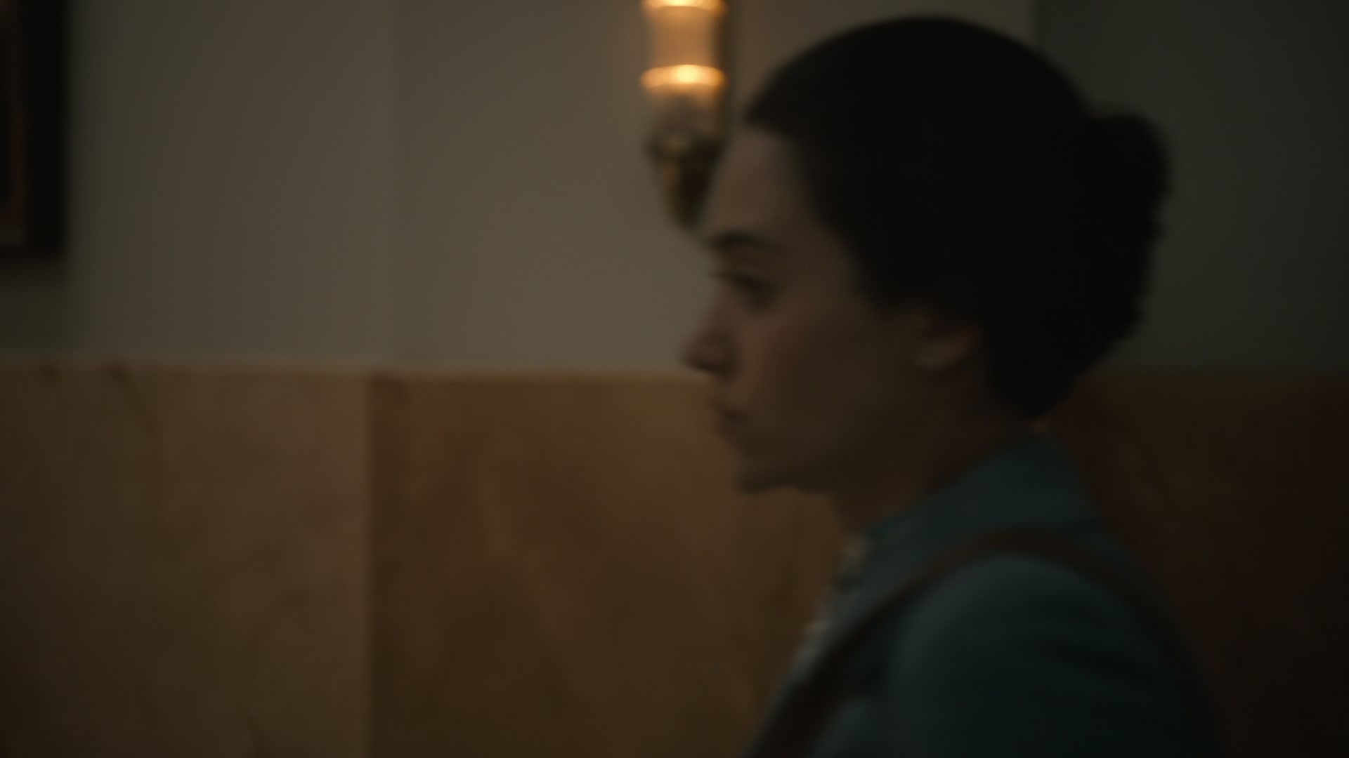 The_Crowded_Room_S01E09__Family_1080p_ERW_006289.jpg