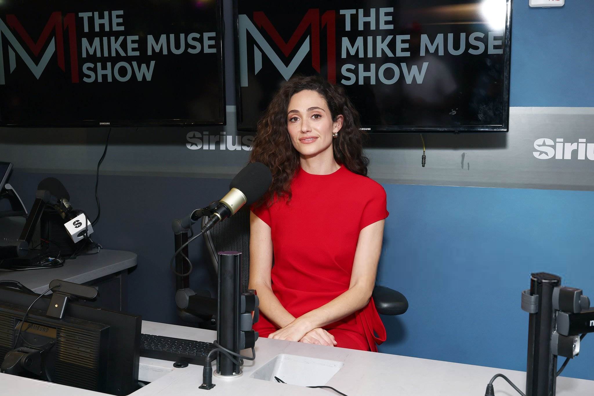 emmyrossumweb_siriusXMstudios_281029.jpg