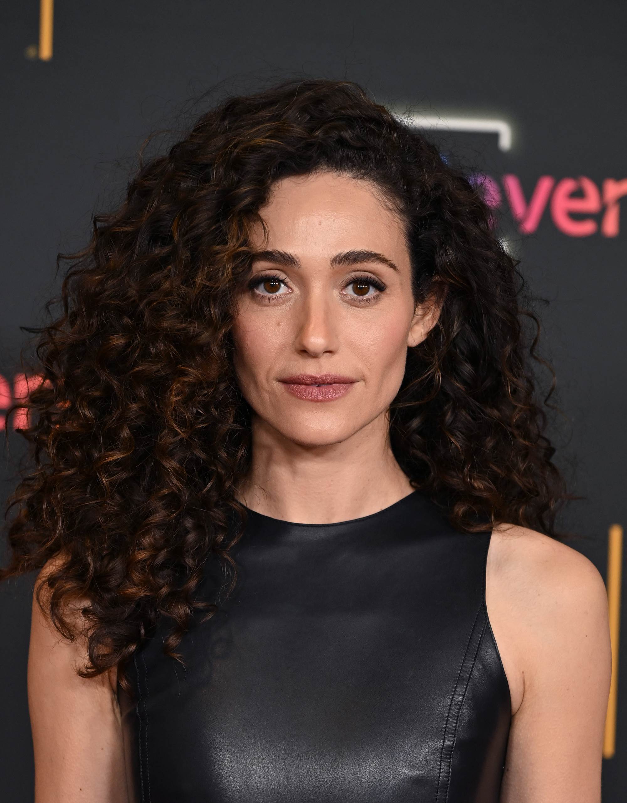 emmyrossumweb_tvacadfestival_arrivals_28129.jpg