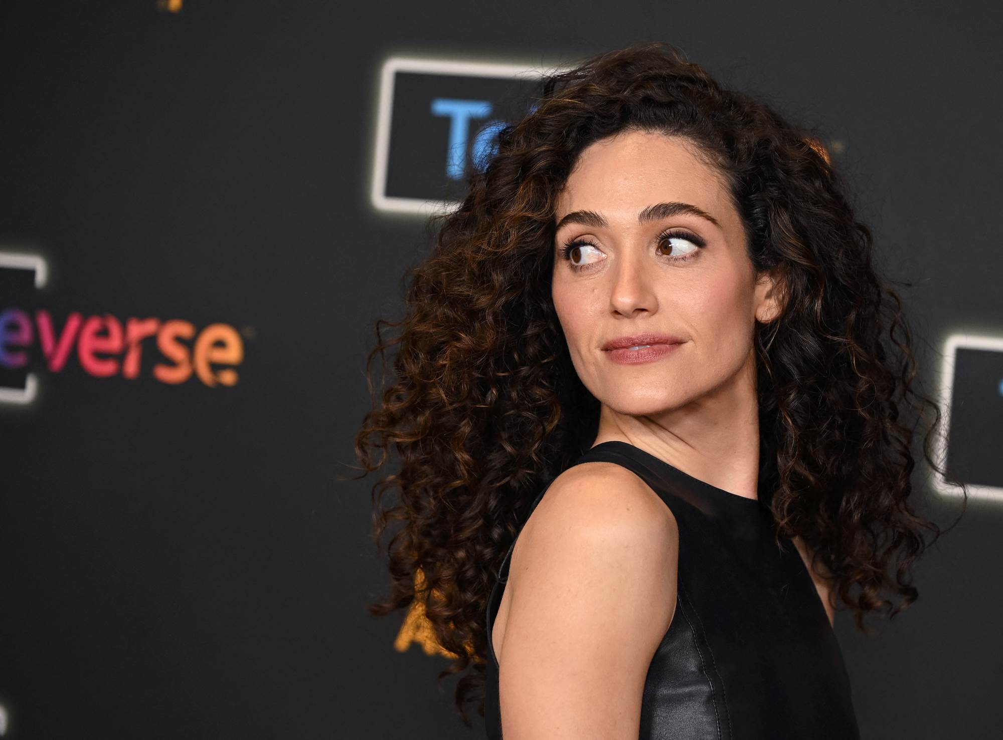 emmyrossumweb_tvacadfestival_arrivals_28529.jpg