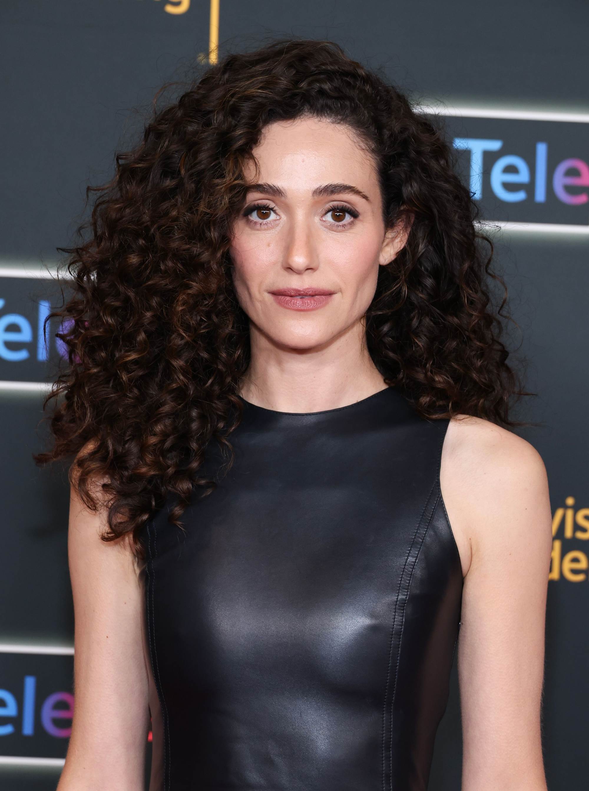emmyrossumweb_tvacadfestival_arrivals_28729.jpg